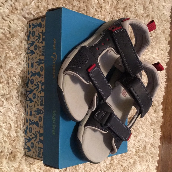 clark kids sandals